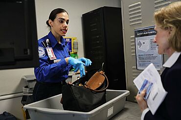 Правительство острова Антигуа и Барбуды принимает новый протокол въезда после того, как многие туристы выступили против тестирования