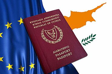 Оппозиция Кипра критикует отчет о несоблюдении правил Программы выдачи паспортов через инвестиции (CIP)