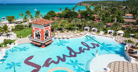 Sandals назвали лучшим отелем и курортом