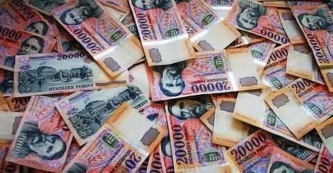 Великобритания больше не лидирует в качестве страны откуда венгры отправляют деньги на Родину