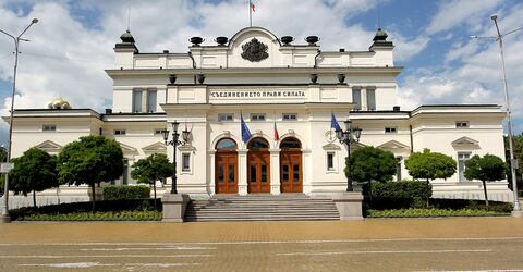 Парламент Болгарии отменяет президентское вето на 2018 год Бюджет НХИФ