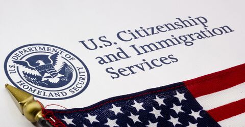 Служба гражданства и иммиграции США расширяет возможности оплаты кредитной картой