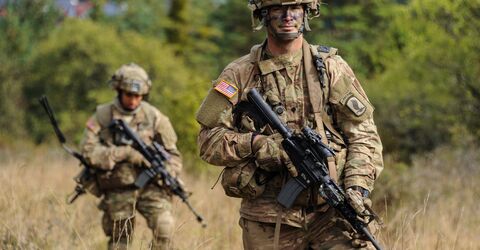 Депортированный ветеран армии, помилованный Джерри Брауном, станет гражданином США
