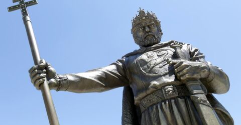 г. София (Болгария) отказывается платить за новые, светящиеся в темноте, глаза статуи царя Самуила
