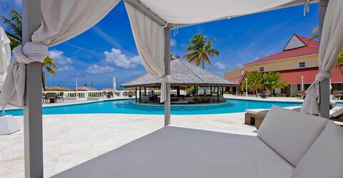 Премьер-министр Гренады приветствует ребрендинг курорта Rex Resorts