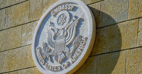 Посольства США продолжают выдавать визы, несмотря на прекращение работы правительства