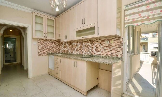 Квартира планировкой 3+1 с отдельной кухней 150 м²