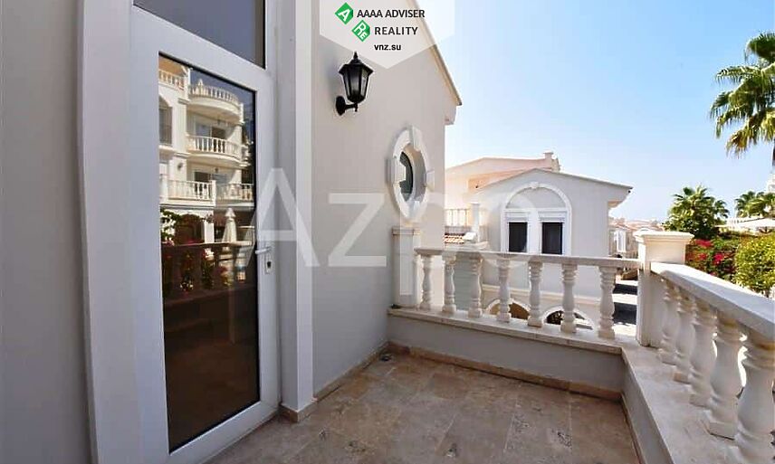 Недвижимость Турции Меблированная вилла 4+1 в элитном комплексе 250 м²: 32